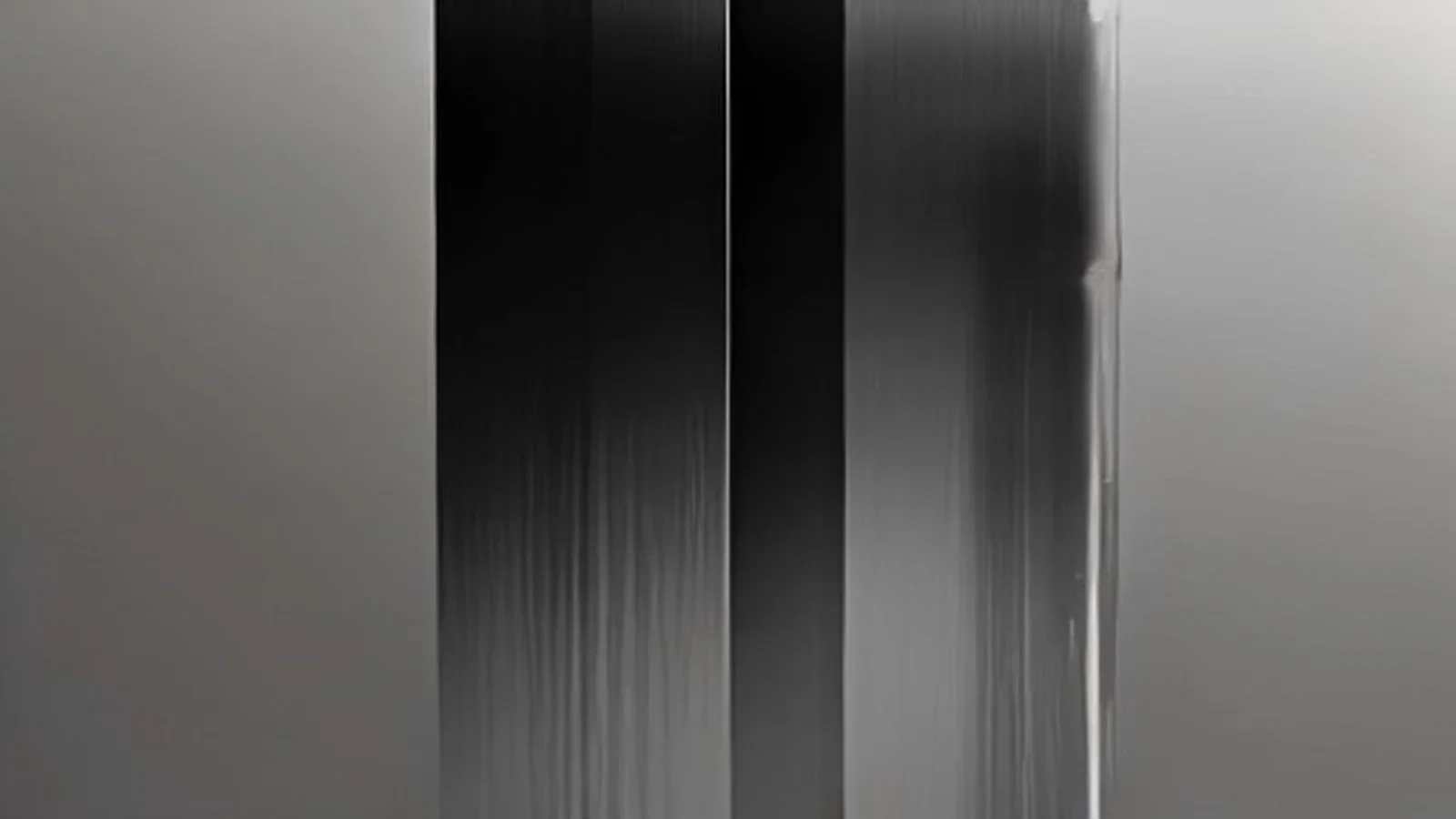 Faixas verticais de gradientes suaves em preto e branco com variações de textura, limpo e sóbrio