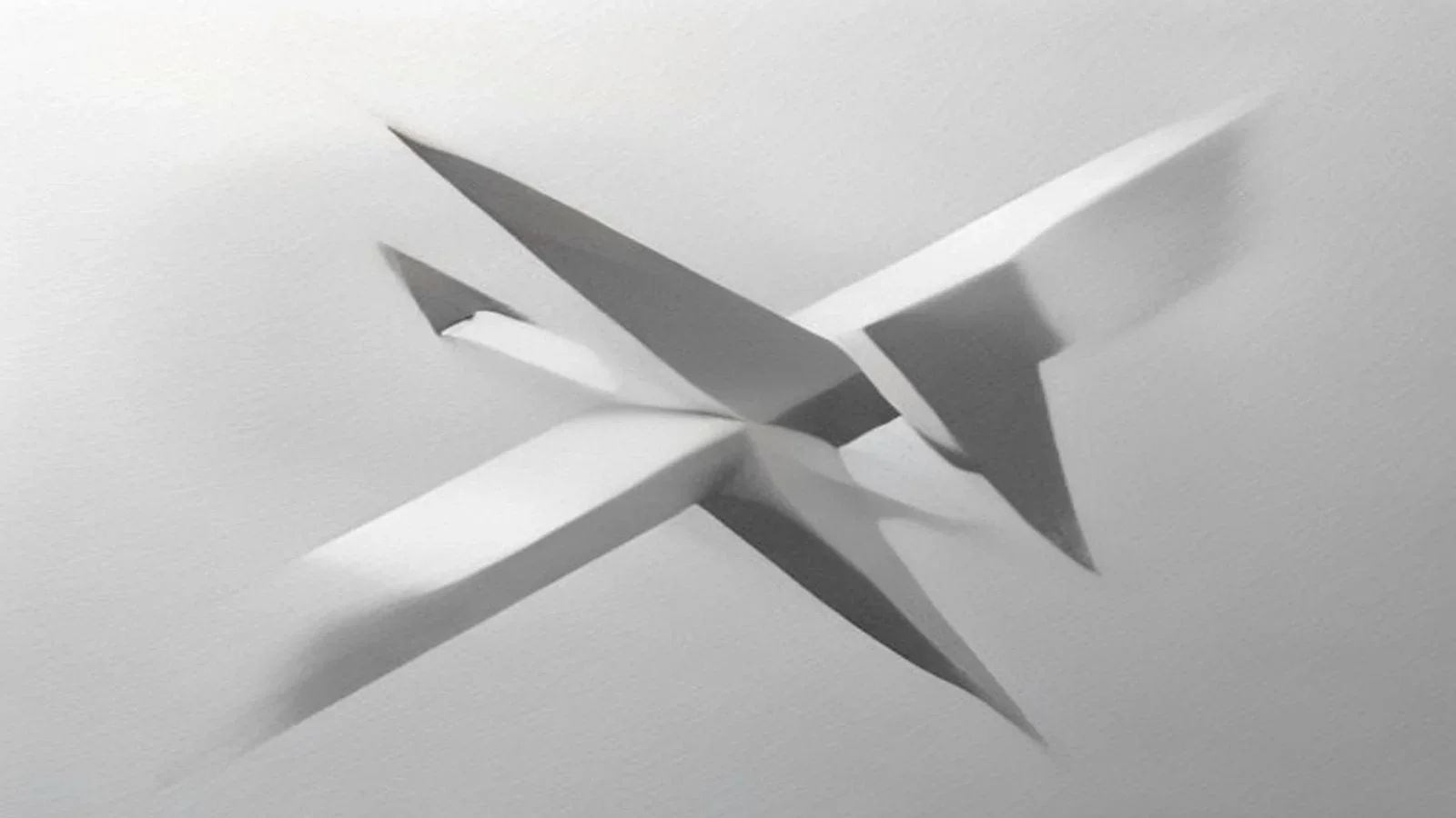 Forma geométrica abstrata em X feita de dobras nítidas de papel, monocromática, sobre fundo texturizado
