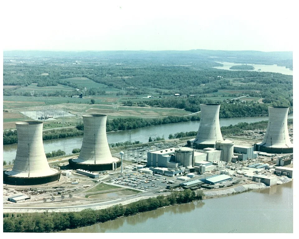 Three Mile Island, na Pensilvânia. A unidade 1 está sendo retomada como Crane Clean Energy Center em um projeto sustentado por contrato de longo prazo com a Microsoft.