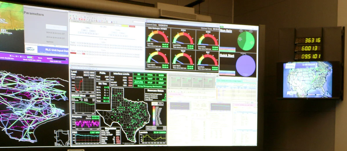 Sala de controle do ERCOT, operador responsável por equilibrar oferta e demanda na maior parte da rede elétrica do Texas.