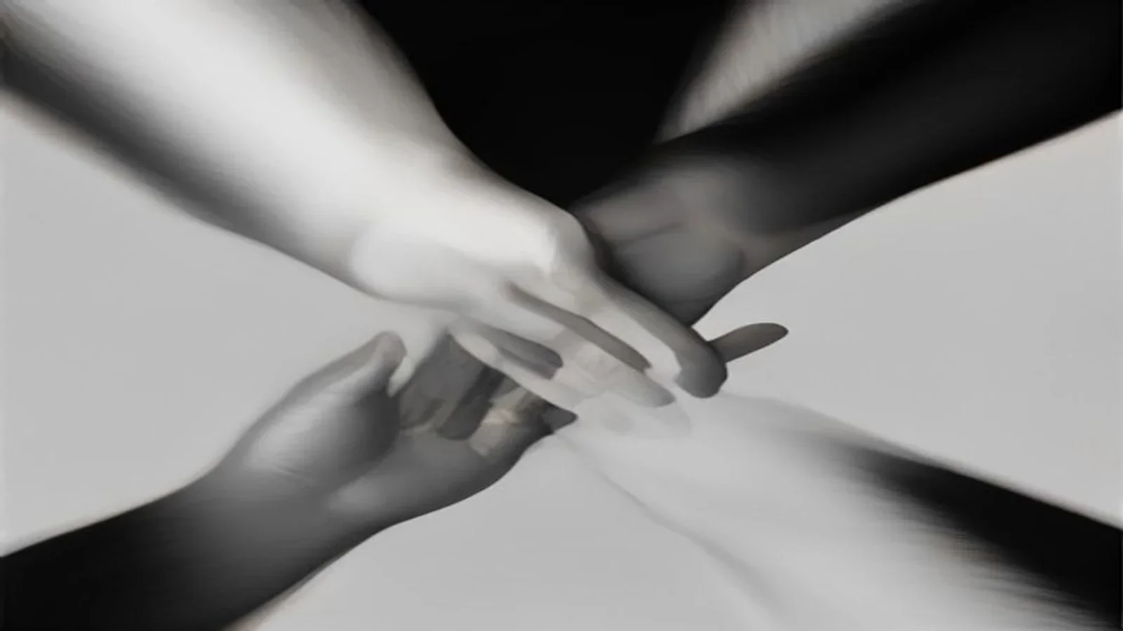 Mãos abstratas em preto e branco em movimento com efeito de desfoque, composição limpa e minimalista